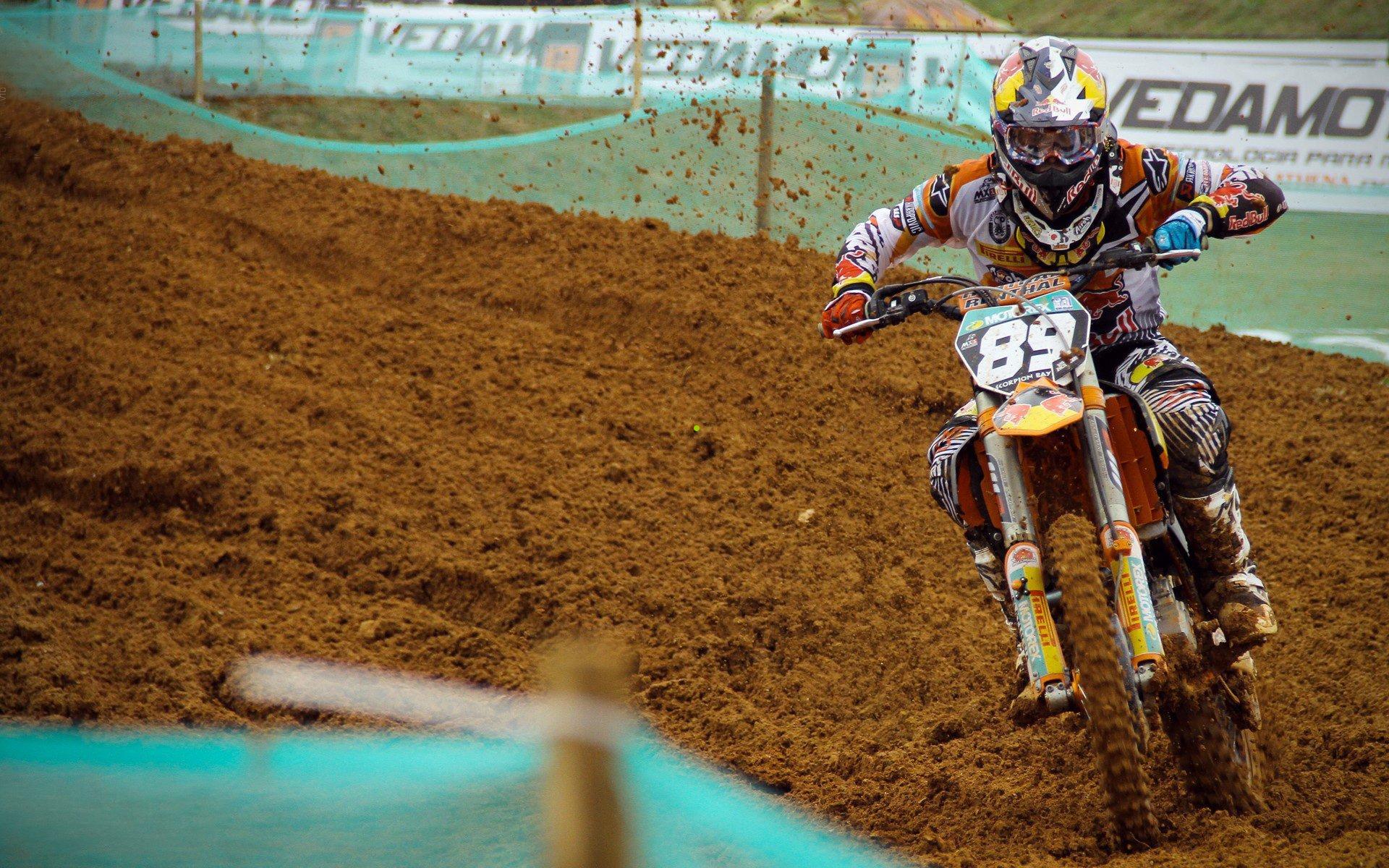 足协杯激战，宋龙莫伊塞斯联袂破门，十人泰山二比零力克申花成功晋级