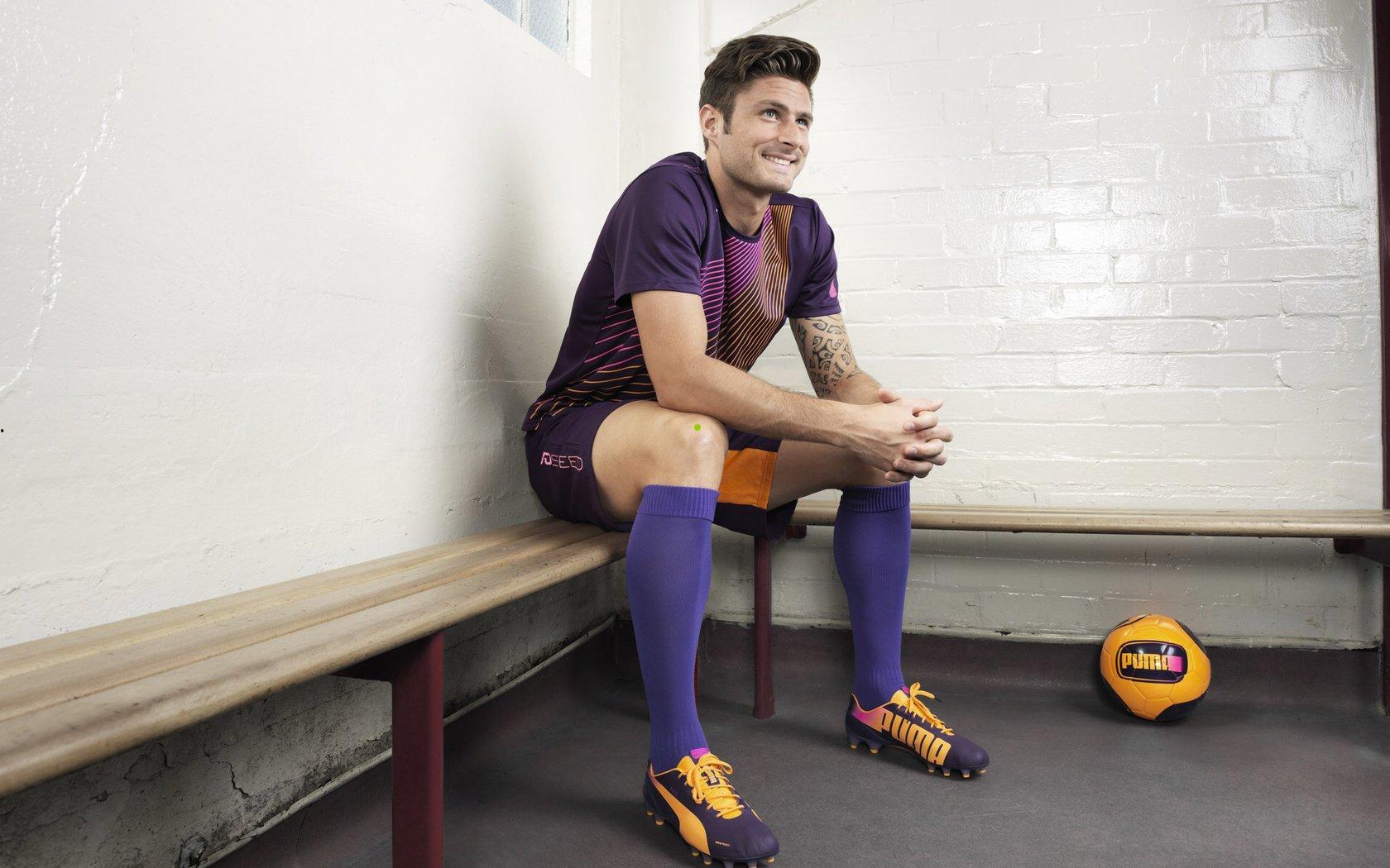 诺伊尔欧冠152场平本泽马纪录,跻身历史出场榜第五位